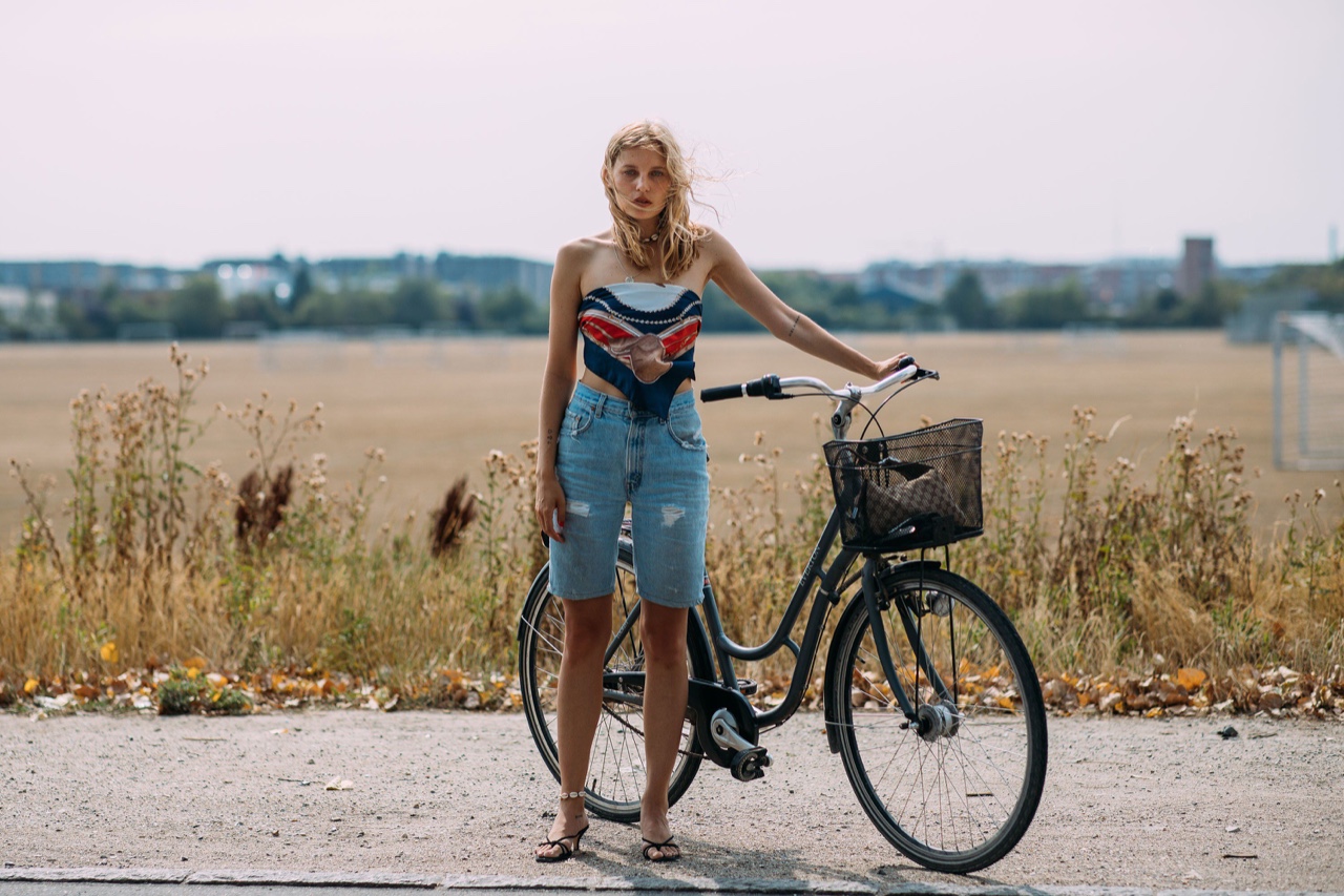 一条丝巾有多种搭配方法,丝巾的十种搭法