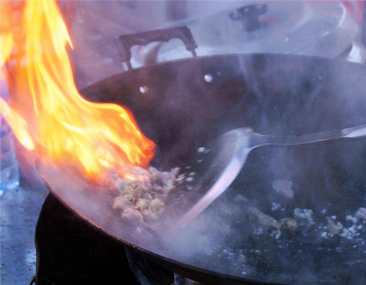 为什么南方厨师用锅,为什么厨师用的锅没把手