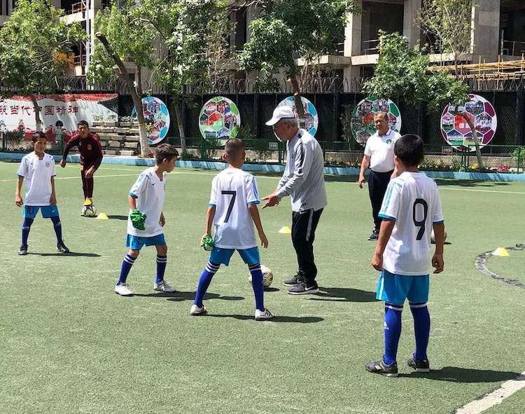 乌鲁木齐天山区少年足球培训班,乌鲁木齐足球训练营青少年