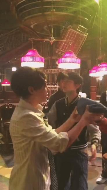 刘晓庆在八佰里的表现,刘晓庆摔倒完整视频