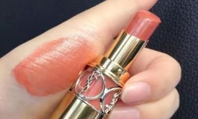 YSL年底又出新口红，玫瑰浆果色超性感，难怪直男见了都喜欢呢！