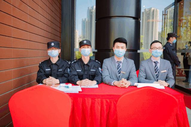 力小在左、莱爵在右熙悦为孩子预定高起点人生