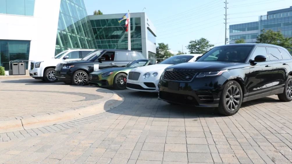 2名中国留学生盗窃豪车被捕,背后竟牵扯出了5亿*私走**大案....