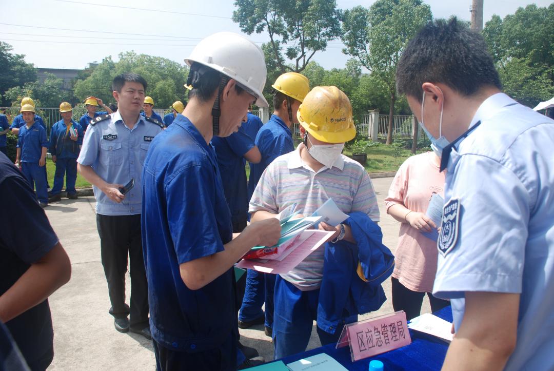 高高兴兴上班平平安安回家下联,高高兴兴上班平平安安回家文案