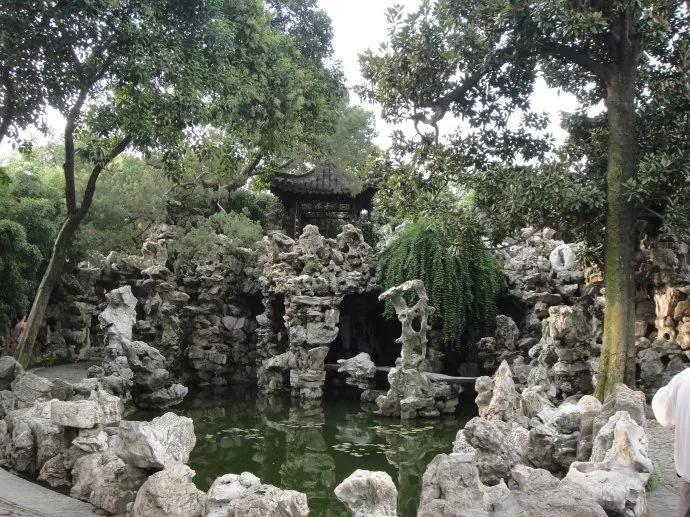 怪异的奇石,怪异奇石风景图片