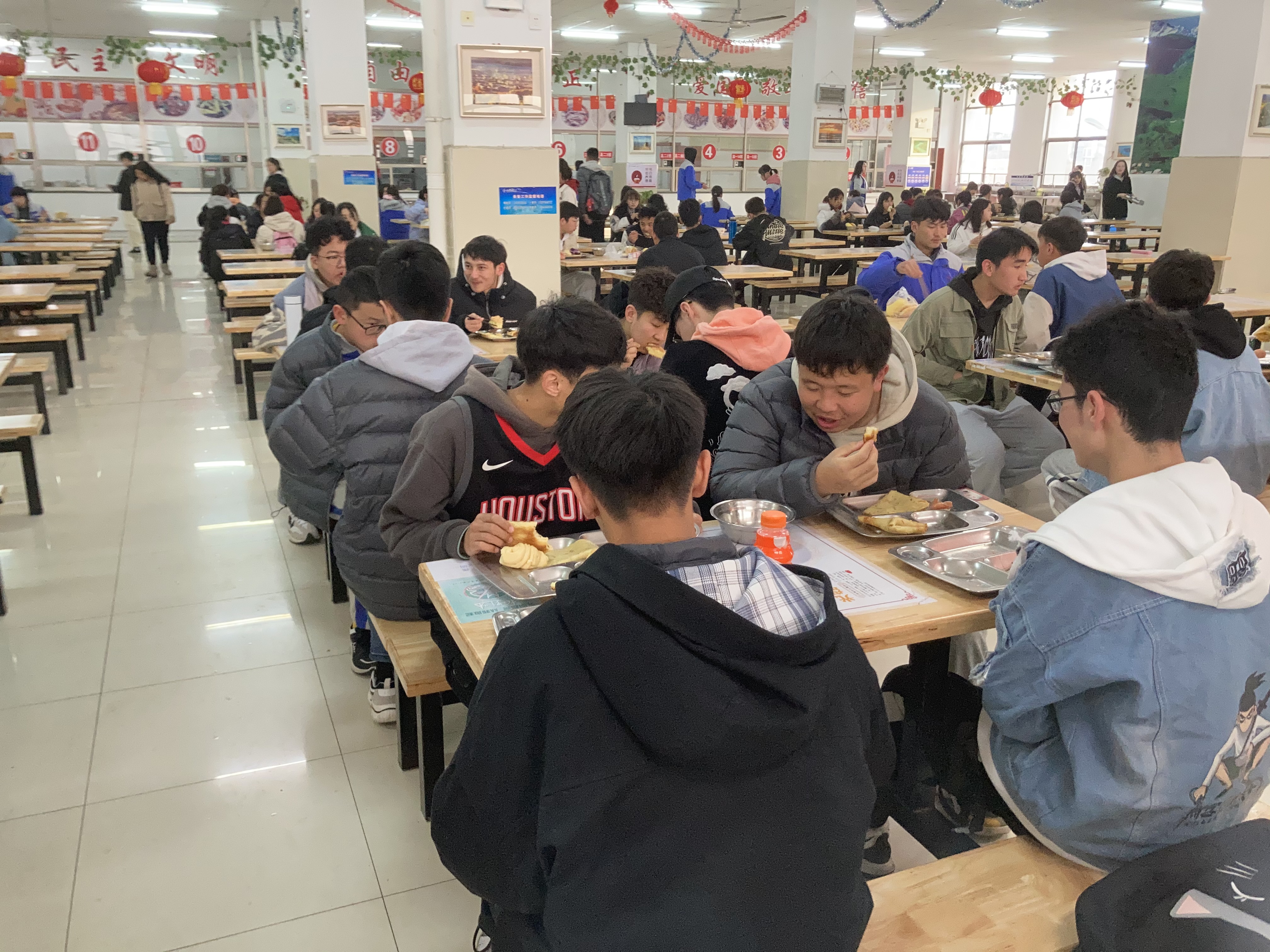 No.215,03-21课表安排头尾自习周日下午调座休息