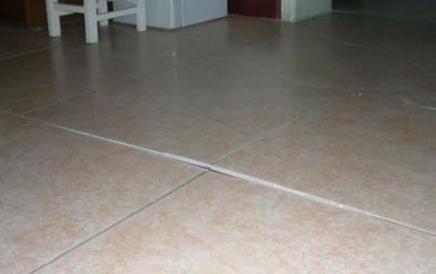 拖地一股难闻的味道咋办,拖地突然一股臭味