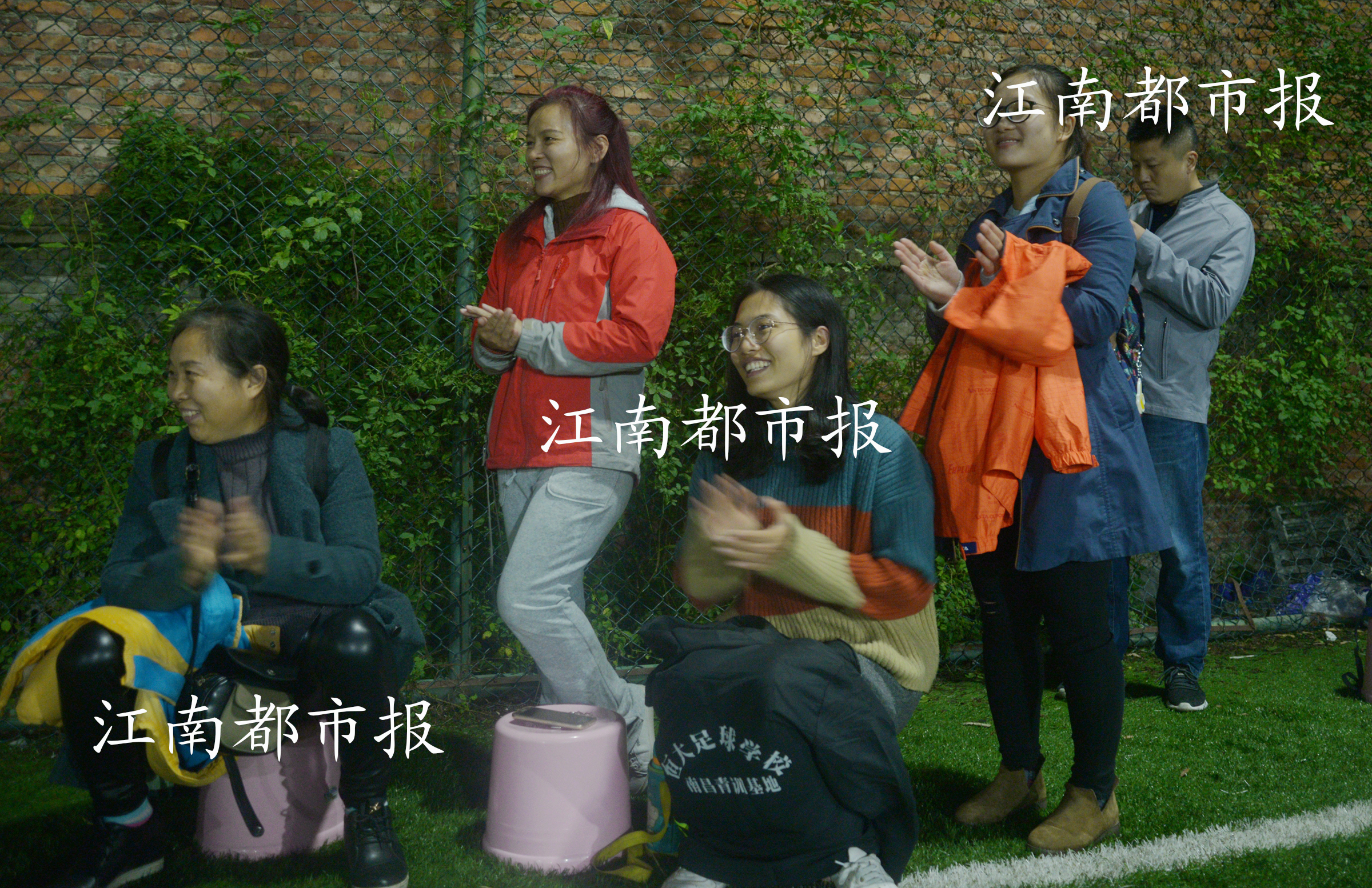 躲不开的兴趣班火热的陪课大军