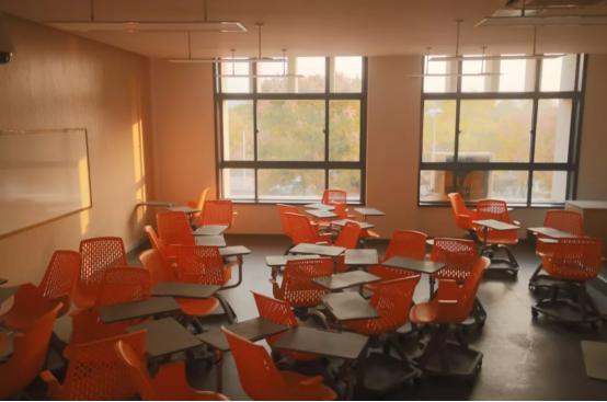 这所“魔法学校”火了!百年底蕴加持,走出200余位院士、多部影视剧来取景