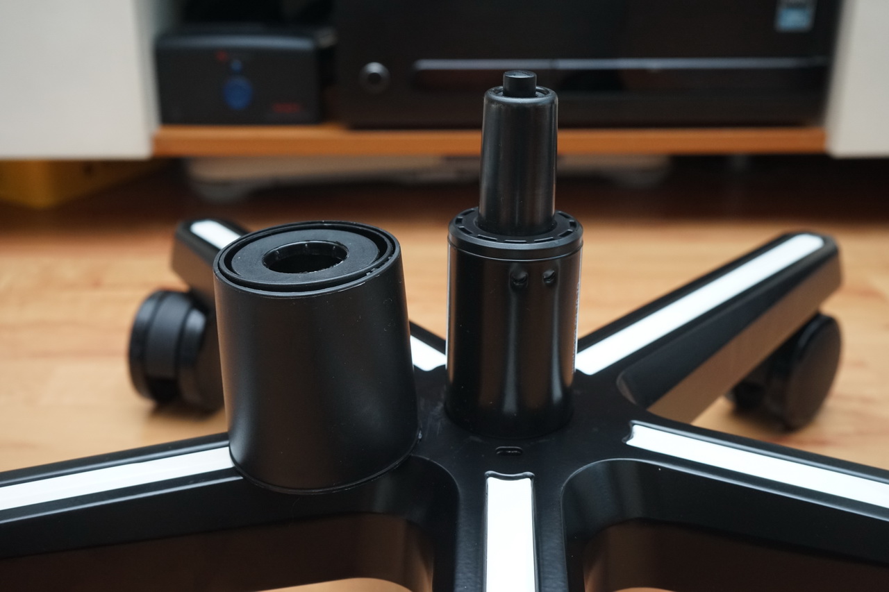 迪锐克斯dxracer电竞桌,甜品级显卡