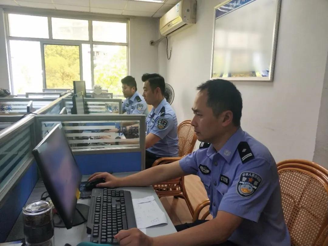 女子卡内三十万莫名被转走,卡内四十多万