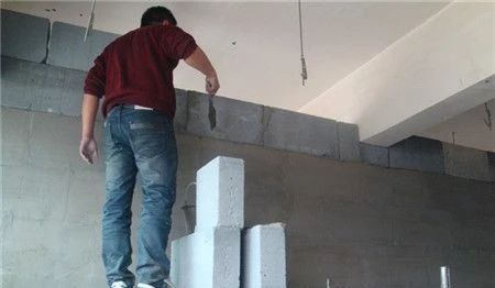 轻质砖砌墙和水泥板隔墙哪个好,轻质砖隔墙用纯水泥可以吗