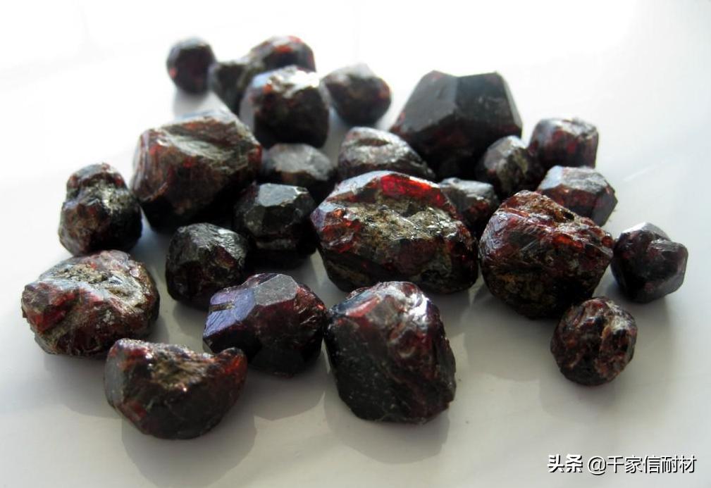 白刚玉和铬刚玉哪个硬度高,刚玉哪种材料最好