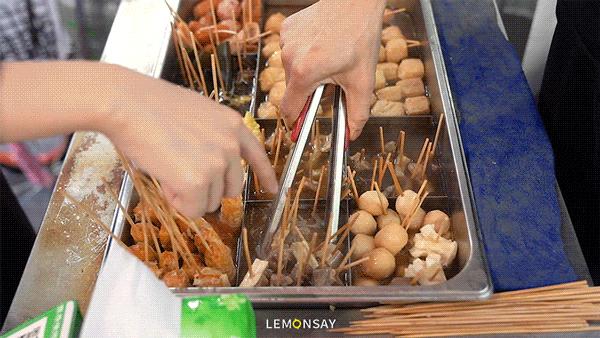 藏在水库的“阿姨街”,人均20块胖成猪