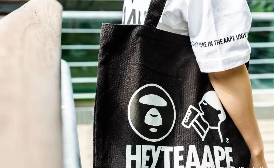 服装人要哭了！年利润4亿、估值90亿的喜茶竟然跨界服装行业？