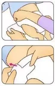 如何快速正确的换纸尿裤,换纸尿裤的哪些动作伤宝宝脊柱