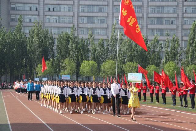 河南医学类最好的大学，男女生比例三比七，拥有“亚洲第一长楼”