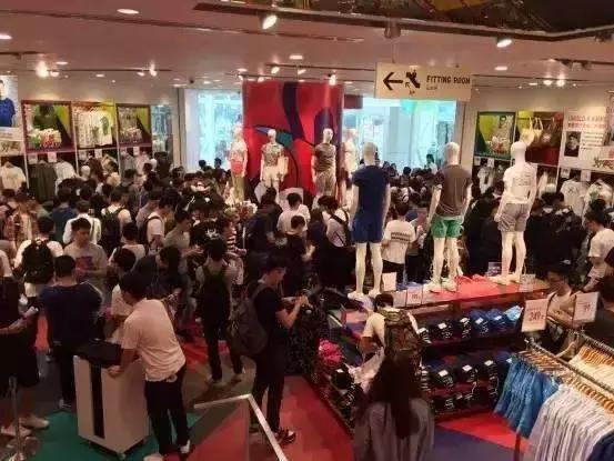 “不雅视频”曝出4年后，优衣库试衣间又炸了！为什么上头条的总是你？