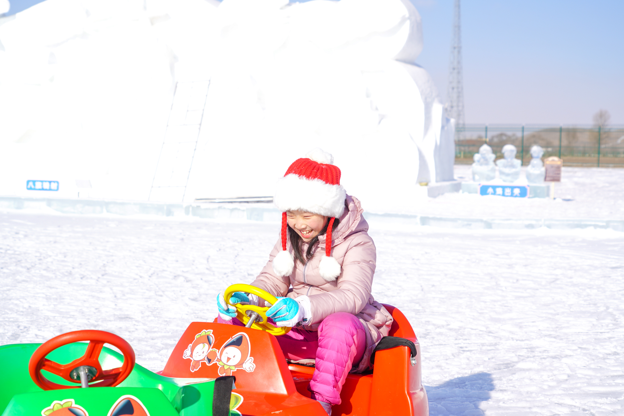 美也声声马鸣，冰雪晶莹！壮哉辽阔草原，新岁康安