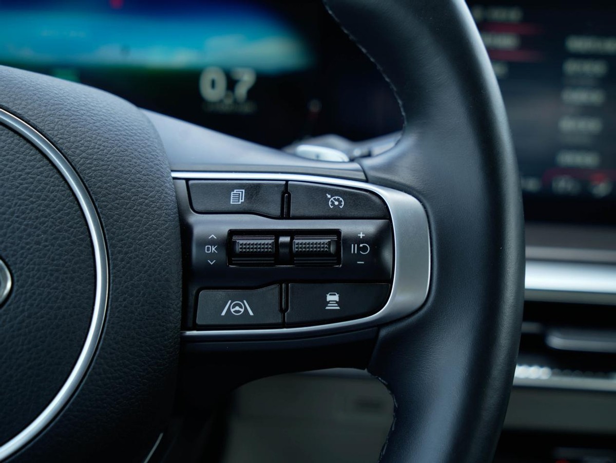 新款起亚k5凯酷安全性怎么样,起亚k52014款2.0latluxury