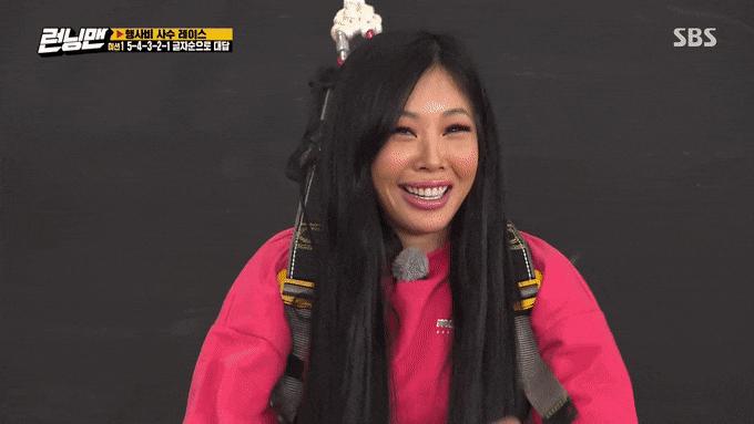 韩国性感歌手公开承认隆胸:我花自己的钱,凭什么不能露