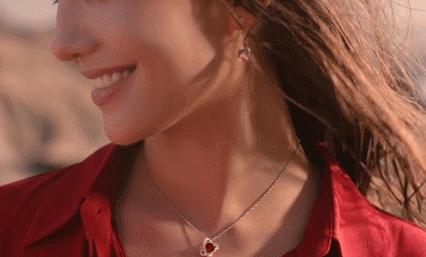 气质女生适合戴什么首饰,施华洛世奇粉色蓝色哪款好看