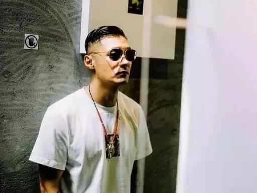 100多块钱的银戒指是真的吗,真的会有人花几千万买一个手表吗