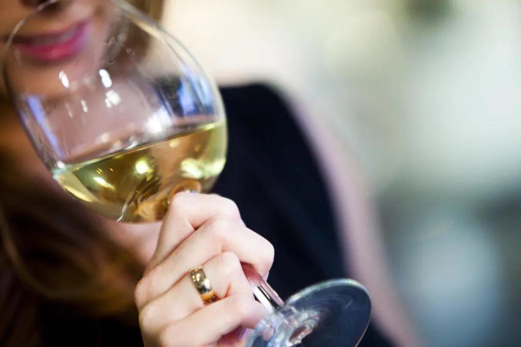 好酱酒一般醒酒时间是多久,尖庄酒怎么快速醒酒