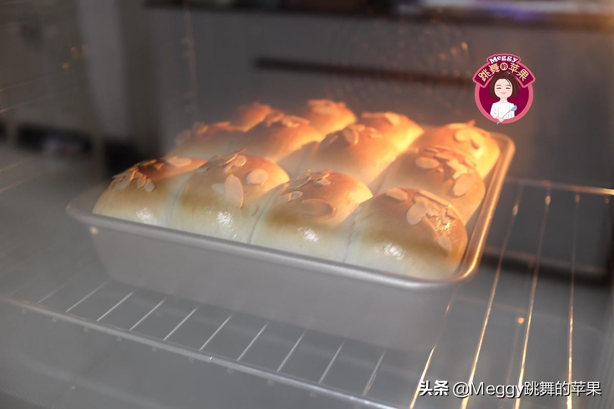 面包早餐整箱搭配草莓酱,柔软草莓酱