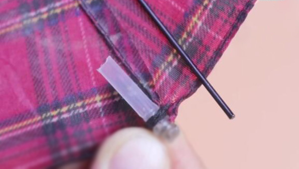 雨伞的伞头脱落了怎么缝,雨伞的伞柄从凹槽里脱落怎么修
