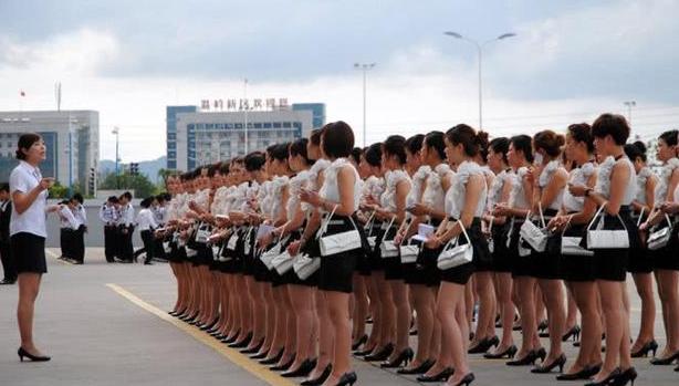 ktv服务员有哪些现状,做ktv男服务员工资多少