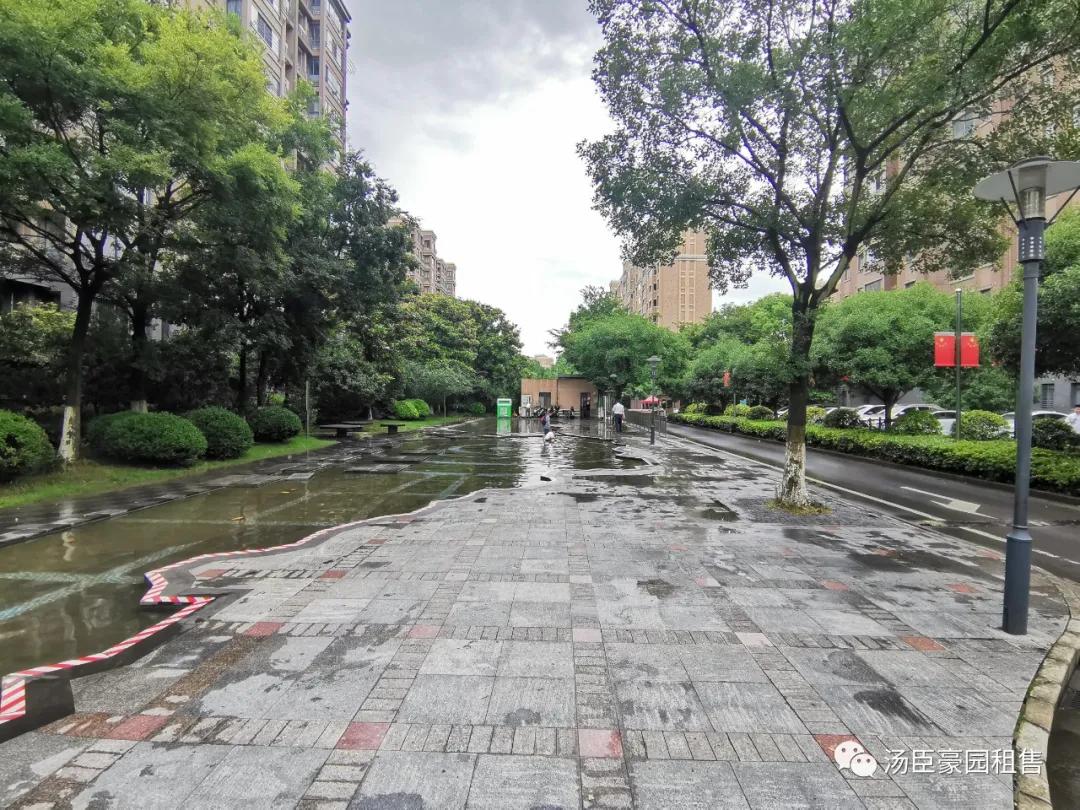 张江汤臣豪园四期新挂牌109㎡大两房一套，精装修诚意出售