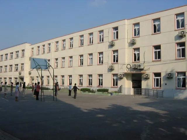 上海非沪籍可以上公办小学吗,上海的第二梯队小学外地人能上吗