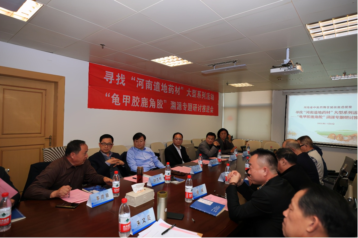 瀵绘壘閬撳湴鑽潗,鎺㈠闃胯兌鐨勭婧愬湴