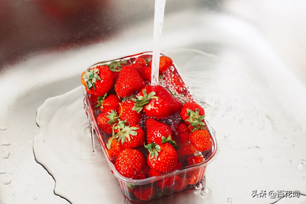 毛孔粗大用什么面膜可以收缩毛孔,脸上毛孔粗大收缩毛孔护肤品排行