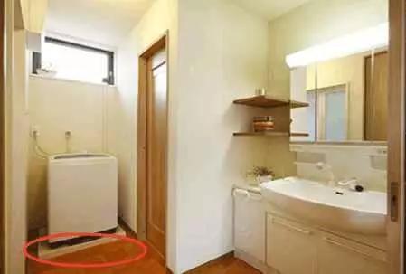 洗衣机内筒底座生锈严重,洗衣机底部生锈坏掉导致不稳