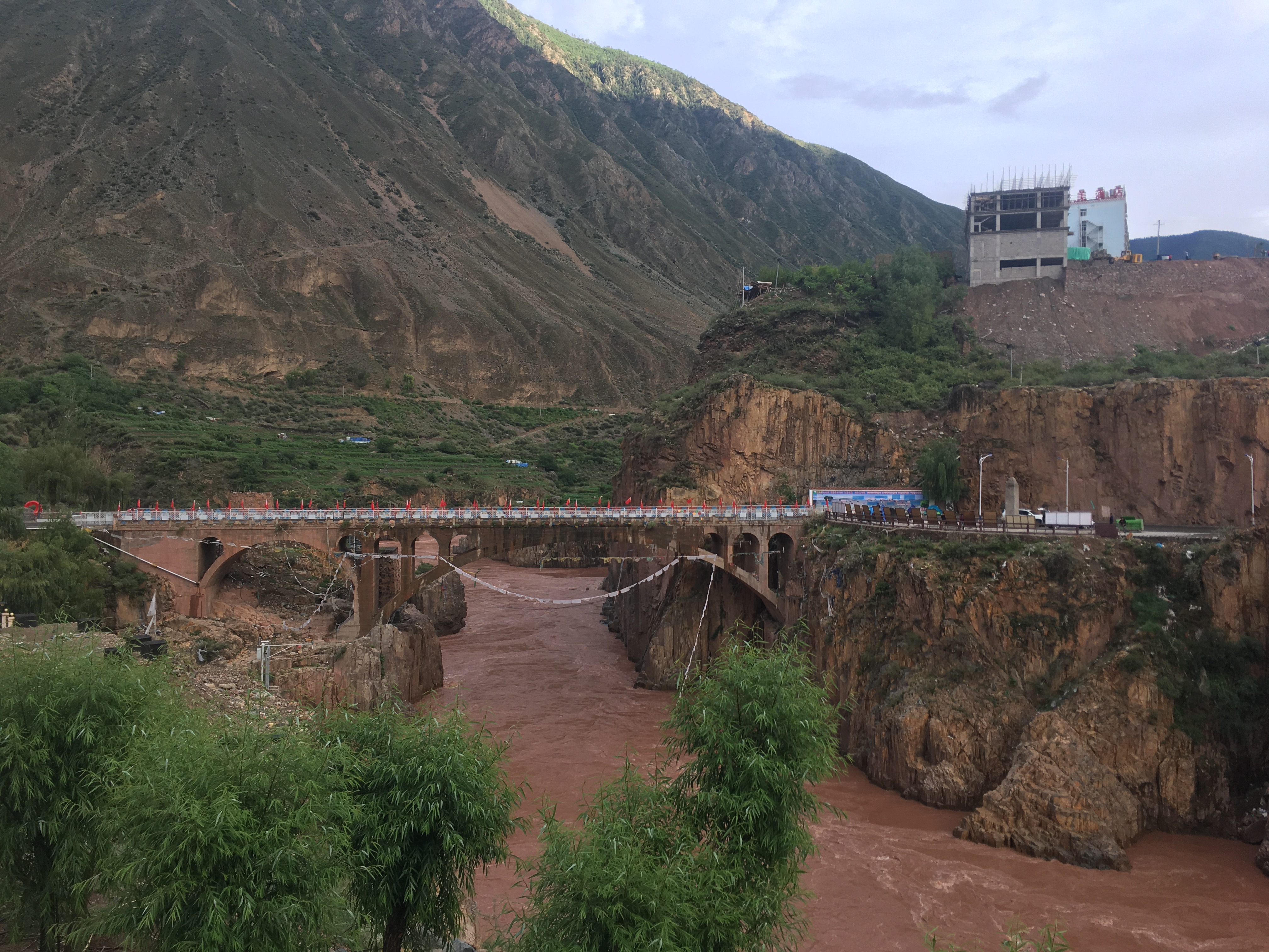 318川藏线自驾游别克,轿车可以自驾游西藏318川藏线