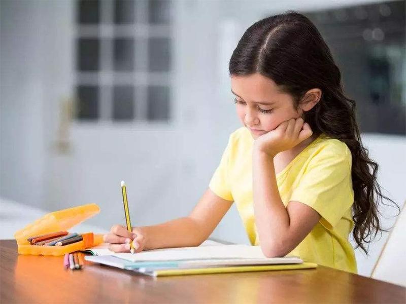 如何让一个内向的孩子变外向,别强迫自己的孩子