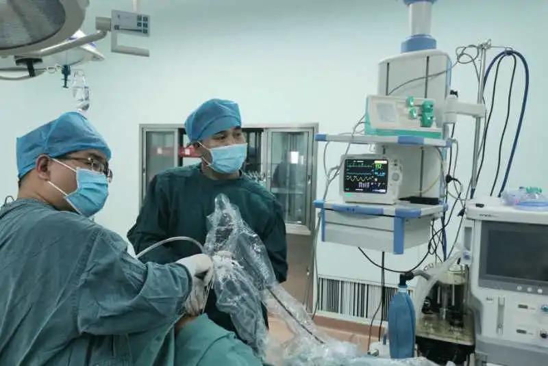 不忘初心砥砺前行抗击疫情,抗击新冠肺炎医疗队逆行出征