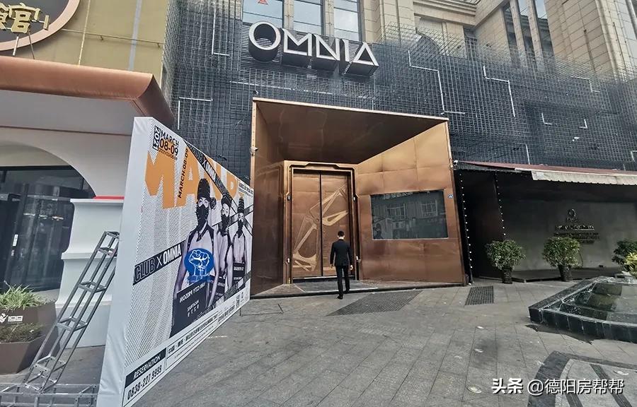 在这些酒精浓度50°的德阳街头,“耍家们”找到了商机