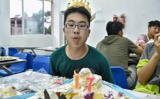 初中女生自认为好看的举动,经常做幼稚的行为很掉价吗