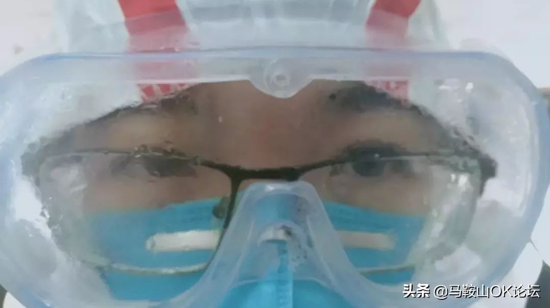 致敬白衣天使流泪视频,感人泪奔疫情现场