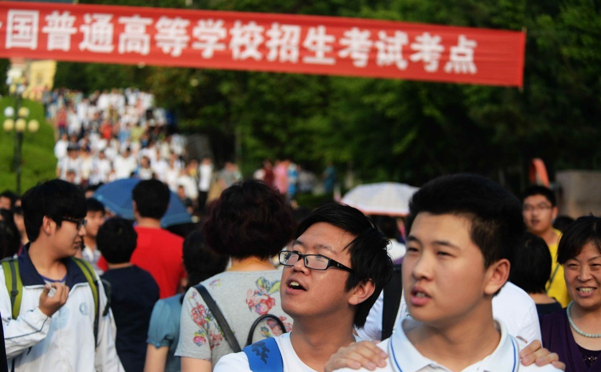 今年想复读可以降级复读吗,三年没好好学考了350能复读么