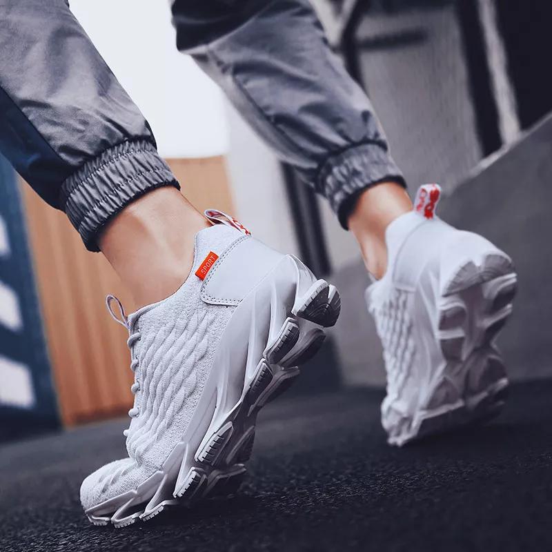 青铜价王者跑鞋！“第三代”国产刀锋鞋再升级，踩下去自动弹回来