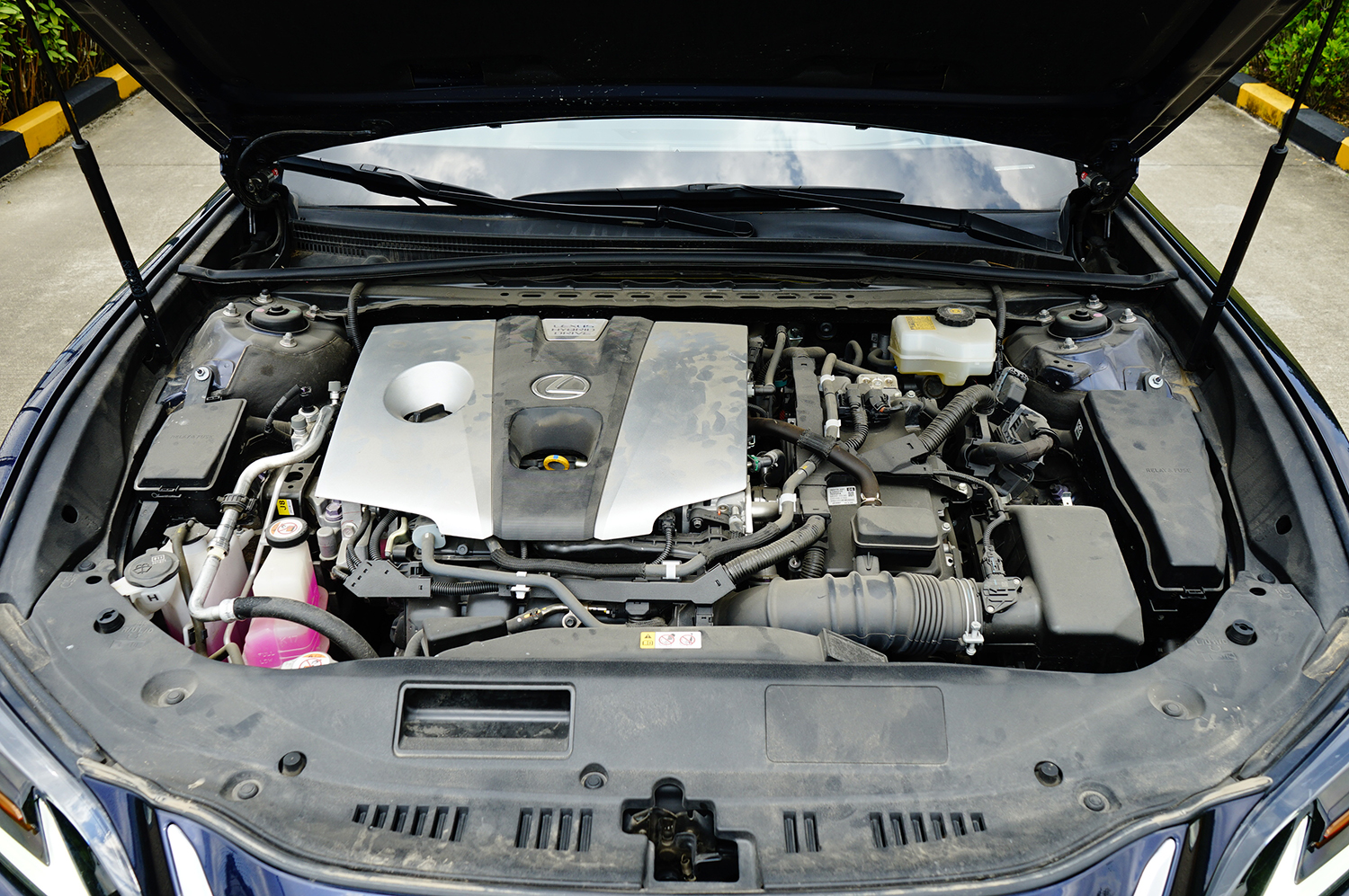 奥迪a6l和雷克萨斯es300h哪个保值,2022款雷克萨斯es300h臻享版试驾