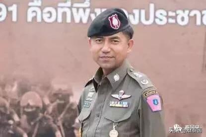 *弹子**警告!素拉切的车,在路边被枪手打成了马蜂窝……