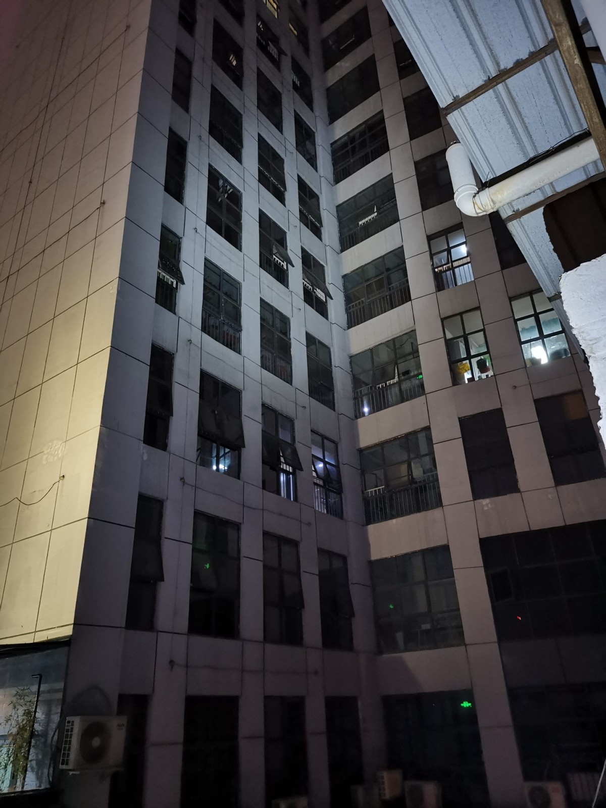 baton手电筒测评,傲雷baton3强光手电体验