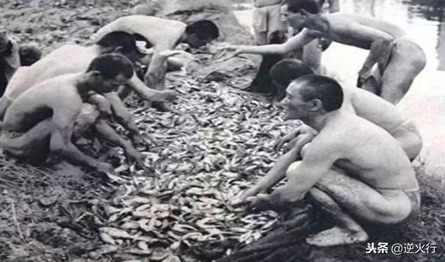 英国人你们听着，你们再不投降，包围你们的日军就要饿死了