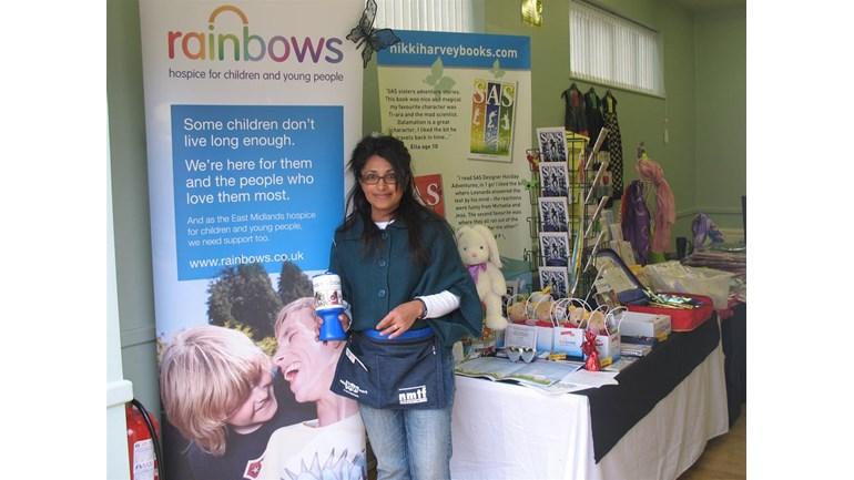 英22岁女子生产时婴儿缺氧，医院放弃治疗遣送回家，如今满一岁