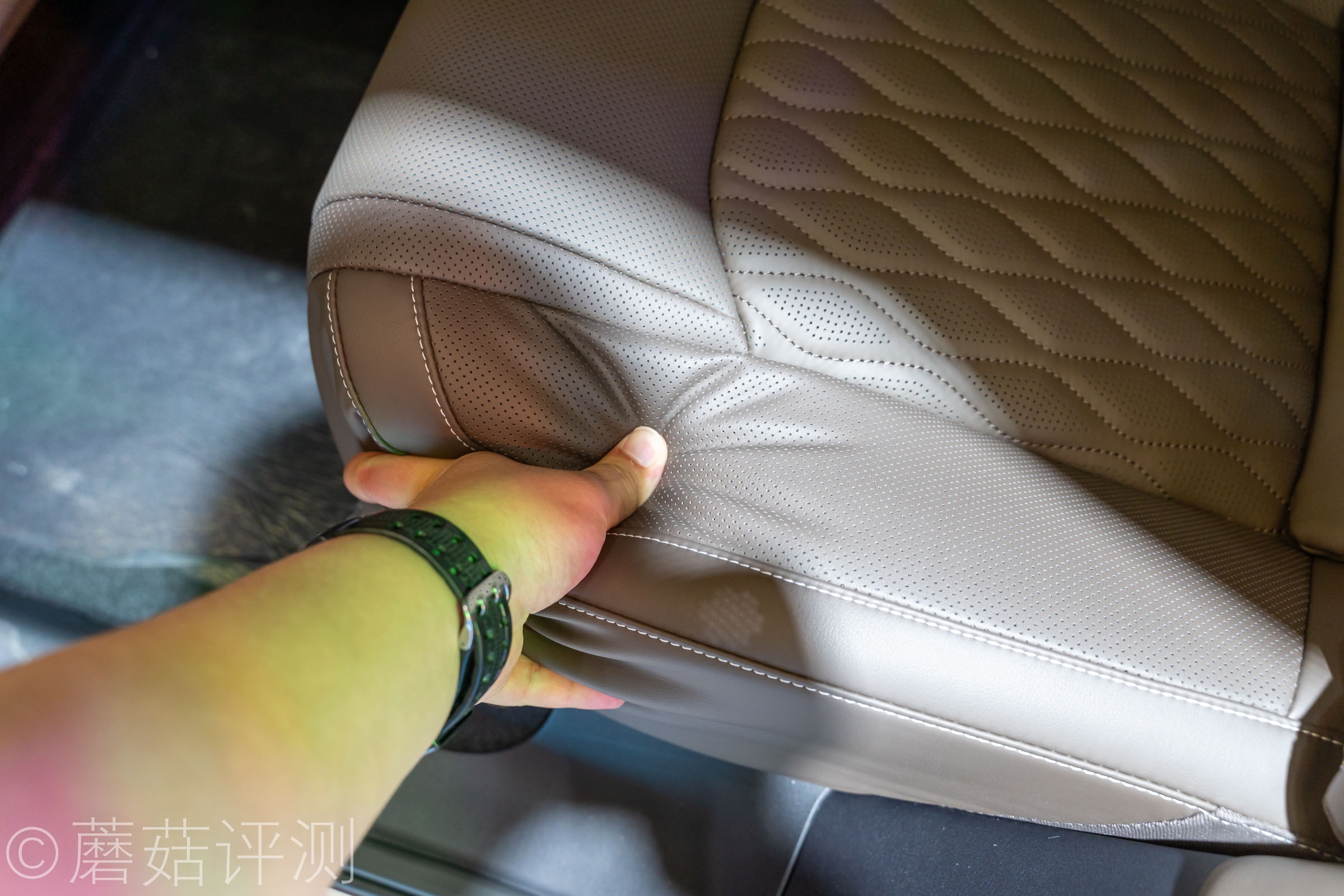 又有啥好玩的？蘑菇带你逛ChinaJoy2021，硬件、车和漂亮的小姐姐